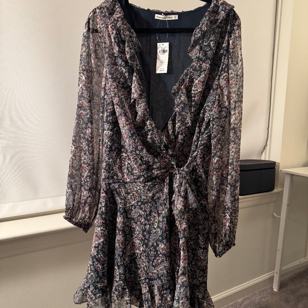 NWT Abercrombie Long-Sleeve Draped Wrap Mini Dress Black Pattern M Tall